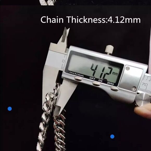 Bite Lip Necklace - Picture 7 of 8